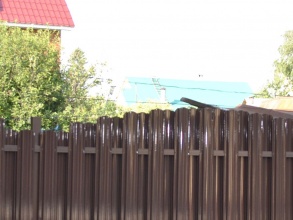 Забор из евроштакетника на ленточном фундаменте 10 метров фото в Власихе